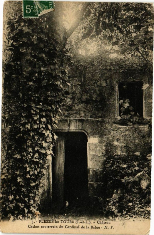 Carte postale ancienne Plessis-les-Tours - Chateau - Cachot souterrain du à Tours