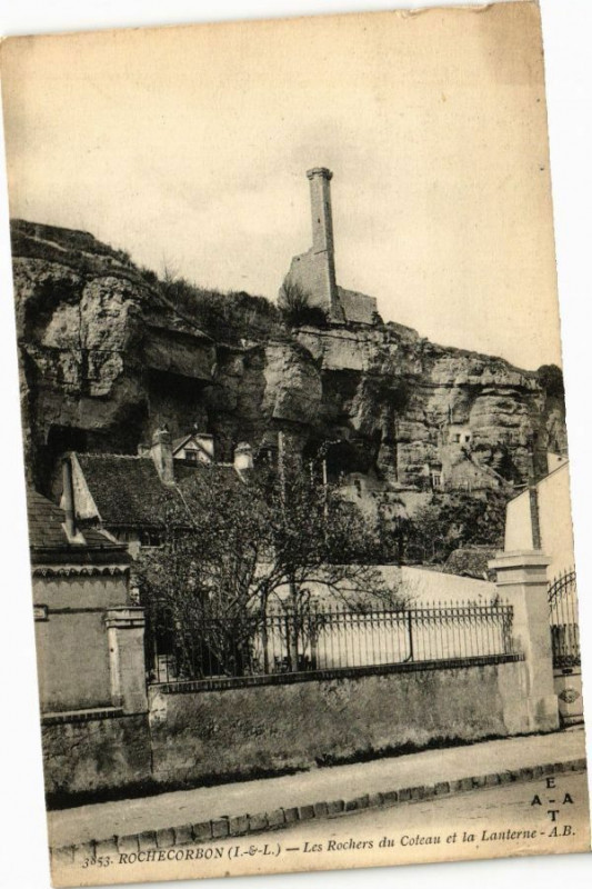 Carte postale ancienne Rochecorbon - Les Rochers du Coteau et la Lanterne à Rochecorbon
