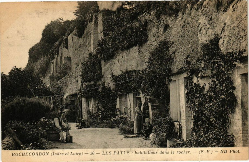 Carte postale ancienne Rochecorbon -Les Patys habitations dans le rocher à Rochecorbon