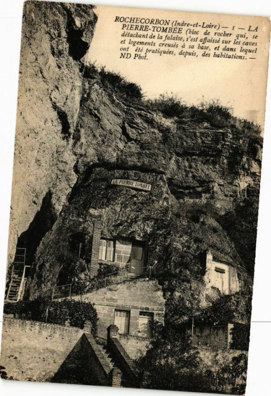 Carte postale ancienne Rochecorbon - La Pierre Tombée (bloc de rocher à Rochecorbon