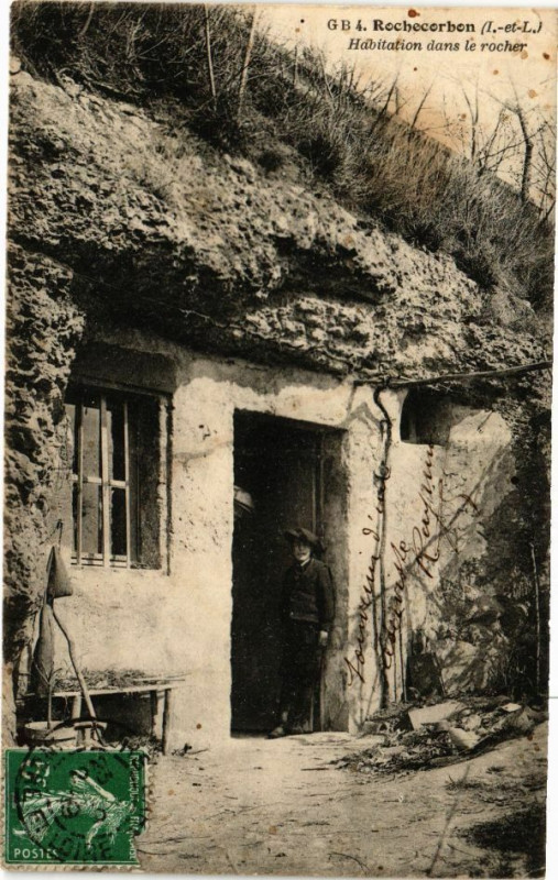 Carte postale ancienne Rochecorbon - Habitation dans le rocher à Rochecorbon