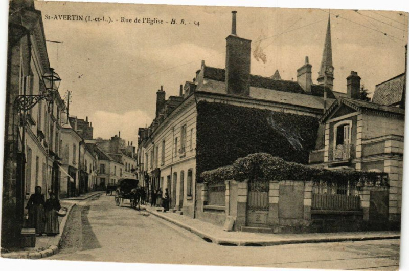 Carte postale ancienne Saint-Avertin - Rue de l'Eglise à Saint-Avertin