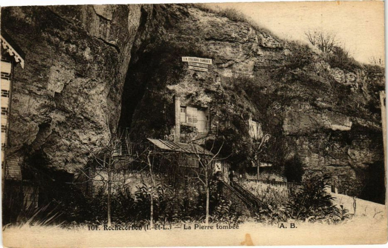 Carte postale ancienne Rochecorbon - La Pierre tombée à Rochecorbon