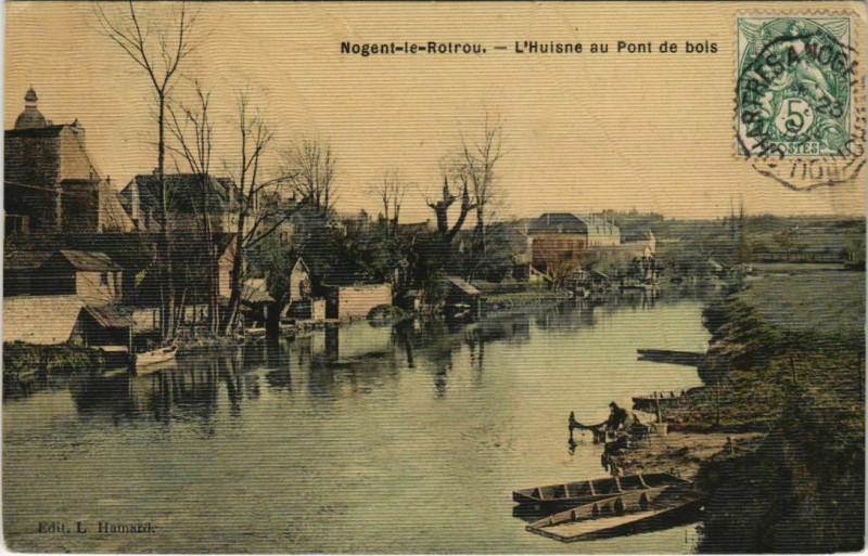 Carte postale ancienne Nogent-le-Rotrou-L'Huisne au Pont de bois à Nogent-le-Rotrou