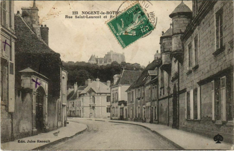 Carte postale ancienne Nogent-le-Rotrou-Rue Saint-Laurent à Nogent-le-Rotrou