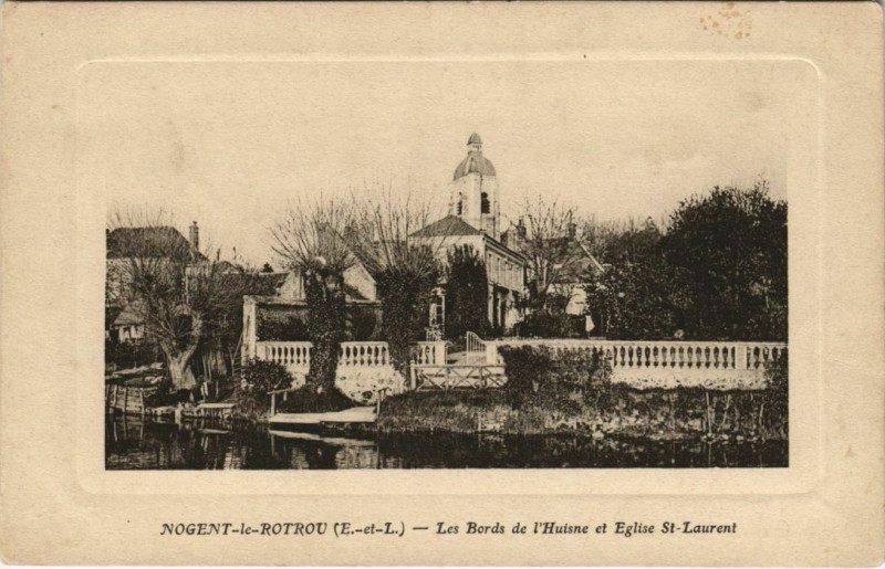 Carte postale ancienne Nogent-le-Rotrou-Les Bords de l'Huisne et Eglise Saint-Laurent à Nogent-le-Rotrou