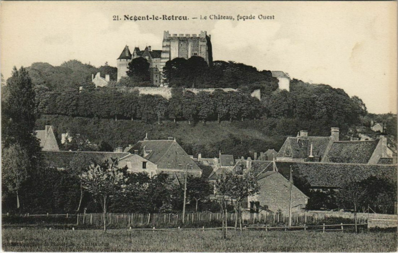 Carte postale ancienne Nogent-le-Rotrou-Le Chateau à Nogent-le-Rotrou