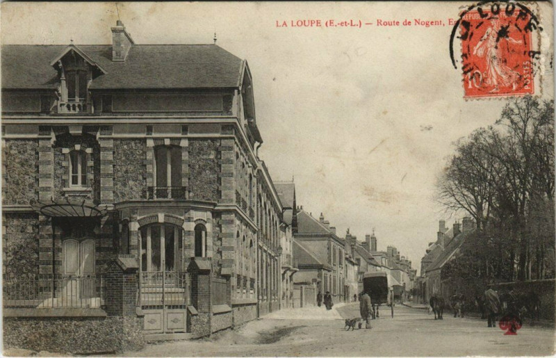 Carte postale ancienne La Loupe - Route de Nogent à La Loupe