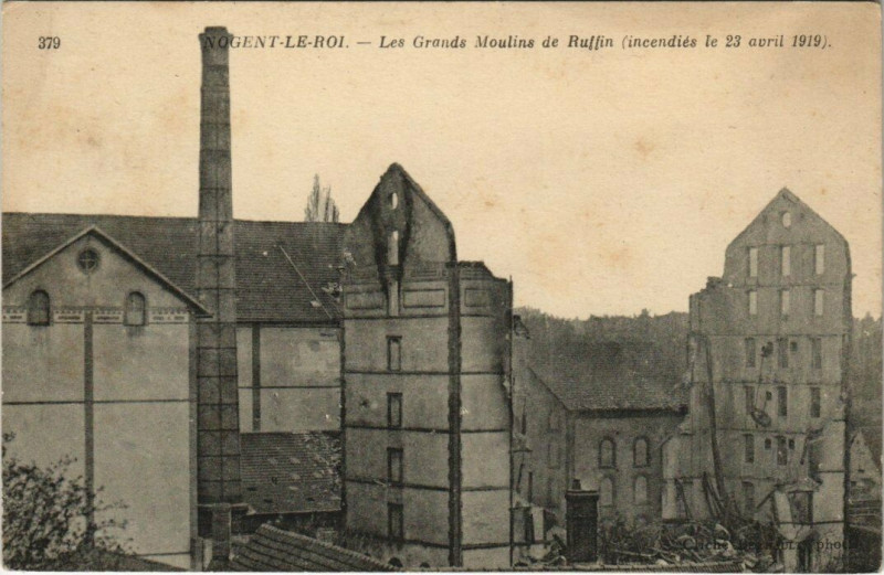 Carte postale ancienne Nogent-le-Roi-Les Grande Moulins de Ruffin à Nogent-le-Roi