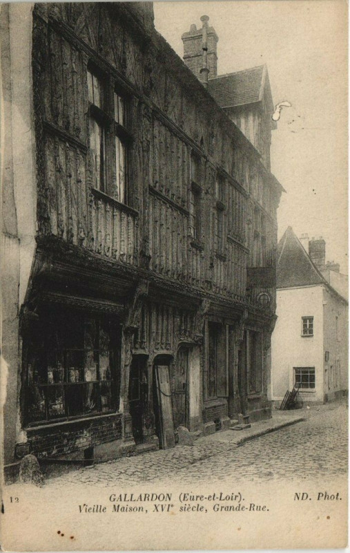 Carte postale ancienne Gallardon - Vieille Maison à Gallardon