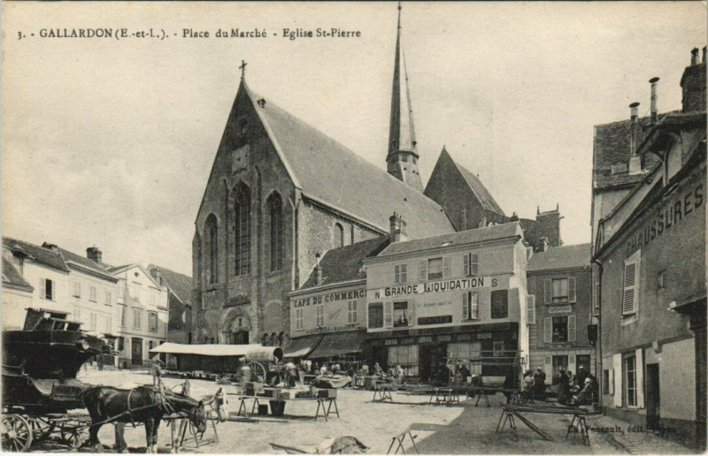 Carte postale ancienne Gallardon - Place du Marche Eglise St-Pierre à Gallardon