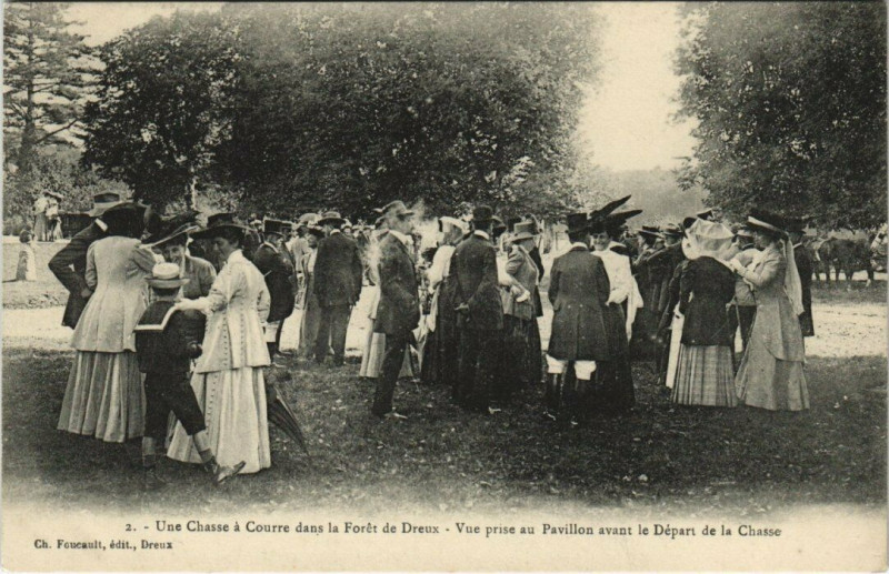 Carte postale ancienne Dreux - Vue prise au Pavilon avant le Depart à Dreux