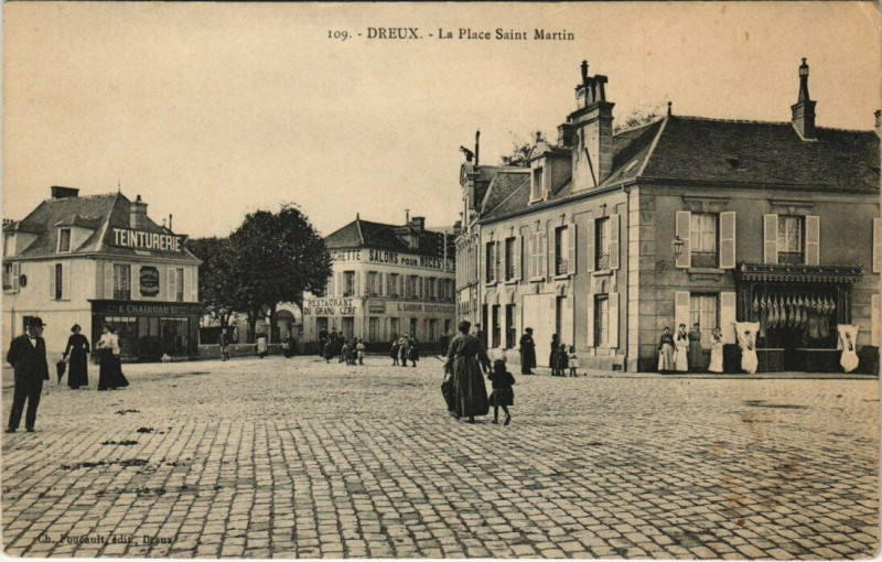 Carte postale ancienne Dreux - La Place St-Martin à Dreux