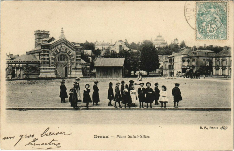 Carte postale ancienne Dreux - Place St-Gilles à Dreux