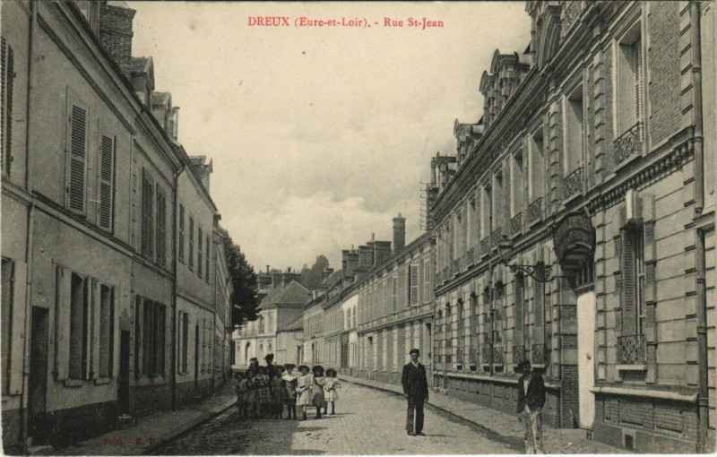 Carte postale ancienne Dreux - Rue St-Jean à Dreux