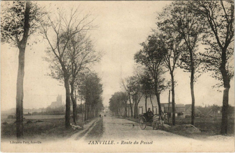 Carte postale ancienne Janville-Route du Puiset
