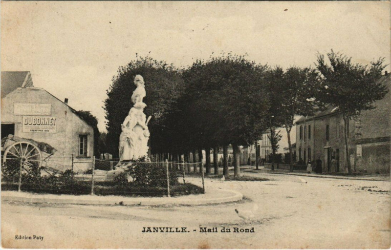 Carte postale ancienne Janville-Mail du Rond