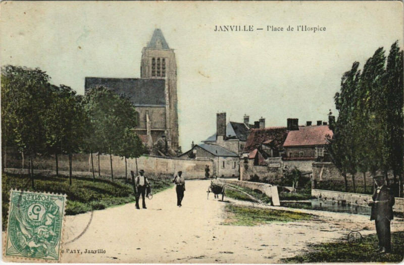 Carte postale ancienne Janville-Place de I'Hospice