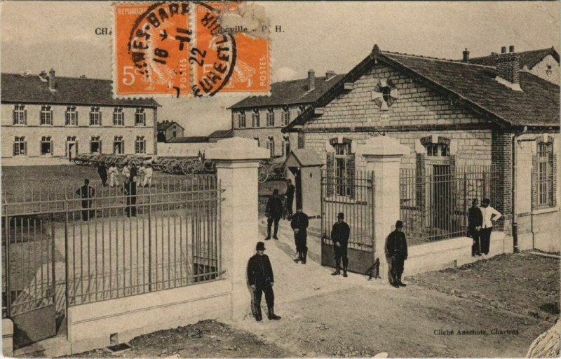 Carte postale ancienne Chartres - Caserne Marcean à Chartres