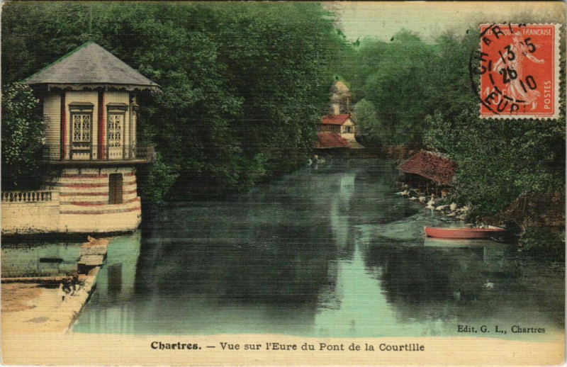 Carte postale ancienne Chartres - Vue sur l'Eure du Pont de la Courtille à Chartres