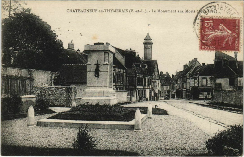 Carte postale ancienne Chateauneuf en Thymerais - Le Monument aux Morts (1914-18 à Châteauneuf-en-Thymerais