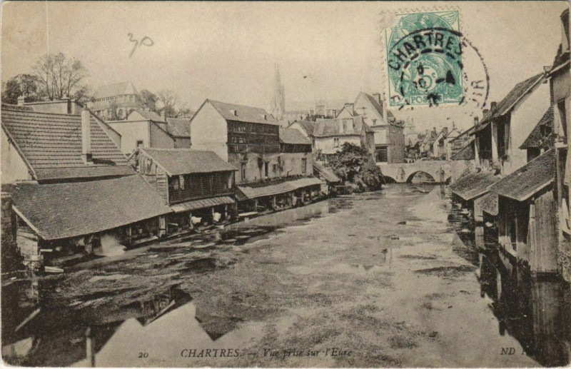 Carte postale ancienne Chartres - Vue prise sur l'Eure à Chartres