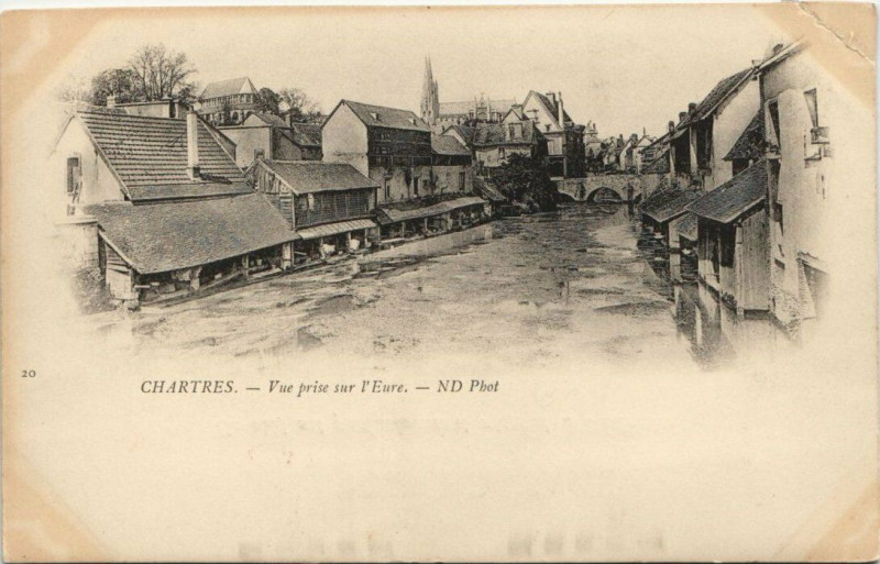 Carte postale ancienne Chartres - Vue prise sur l'Eure à Chartres