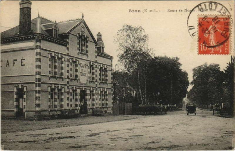 Carte postale ancienne Brou - Route de Nogent-le-Rotrou à Brou