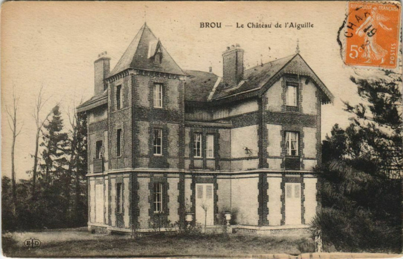 Carte postale ancienne Brou - Le Chateau de l'Aiguille à Brou