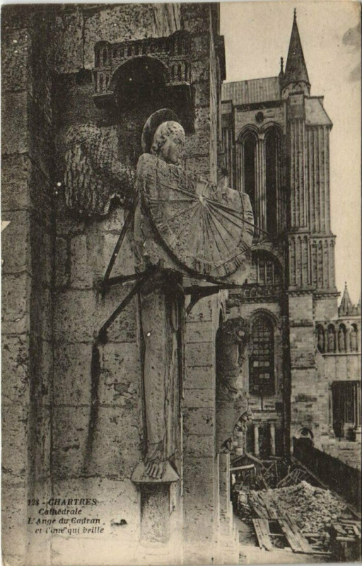 Carte postale ancienne Cathédrale de Chartres - L'Ange du Méridien (détail) à Chartres