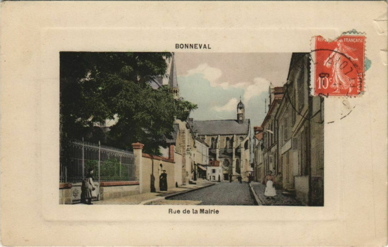 Carte postale ancienne Bonneval - Rue de la Mairie à Bonneval