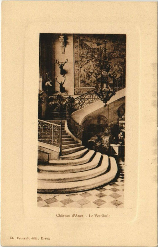 Carte postale ancienne Chateau d'Anet - Le Vestibule à Anet