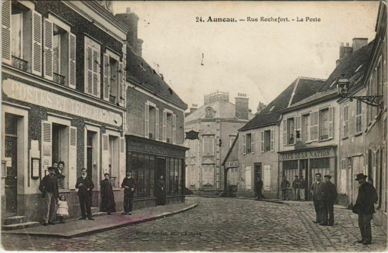 Carte postale ancienne Auneau - Rue Rochefort - La Poste