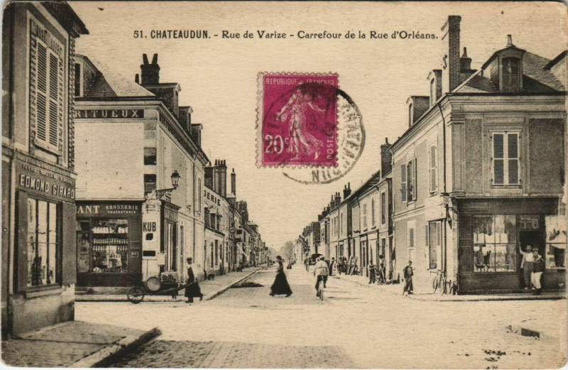 Carte postale ancienne Chateaudun - Rue de Varize - Carrefour de la Rue d'Orléans à Châteaudun