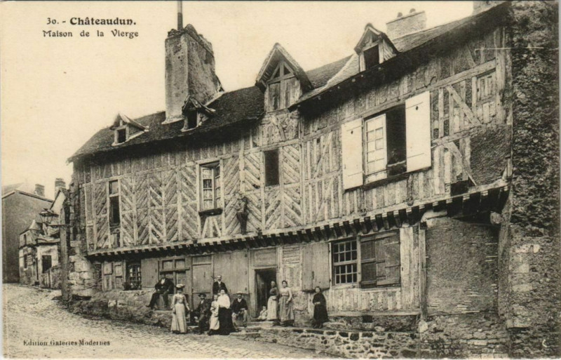 Carte postale ancienne Chateaudun - Maison de la Vierge à Châteaudun