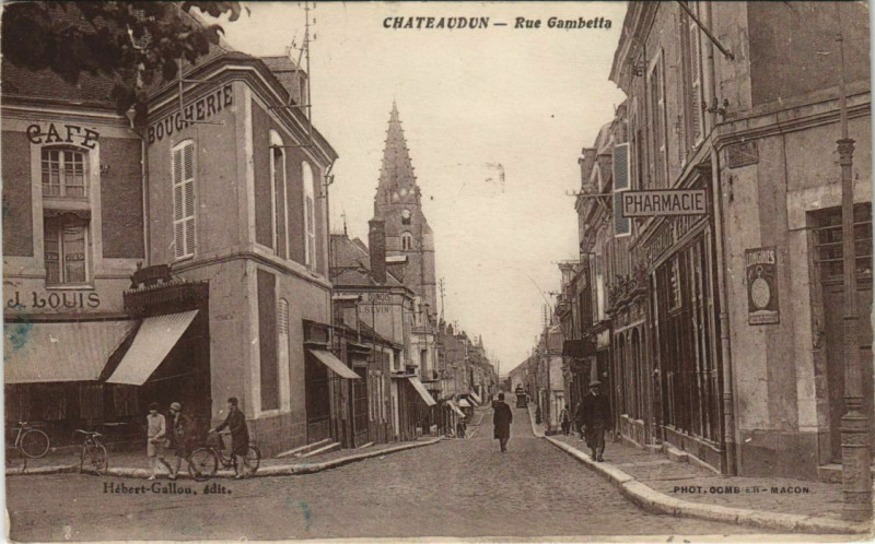 Carte postale ancienne Chateaudun - Rue Gambetta à Châteaudun