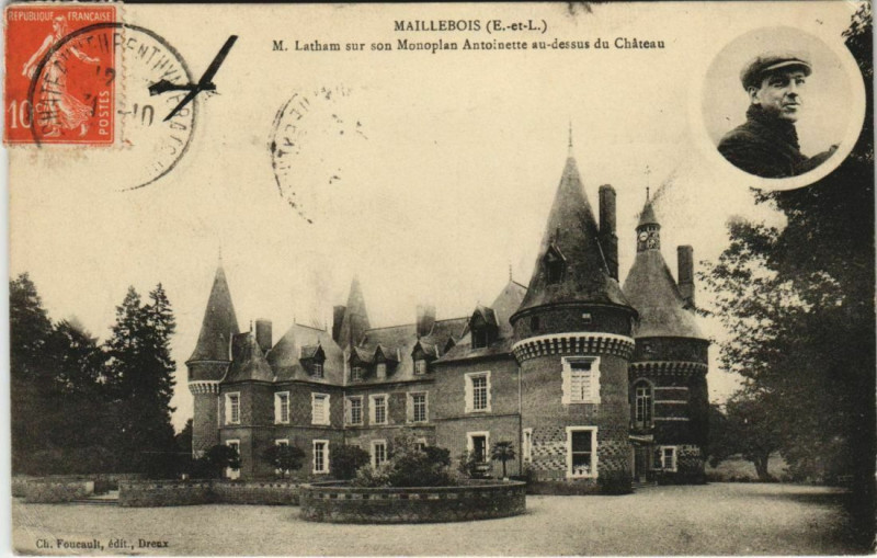 Carte postale ancienne Maillebois -M.Latham sur son Monoplan Antoinette au-dessus à Maillebois