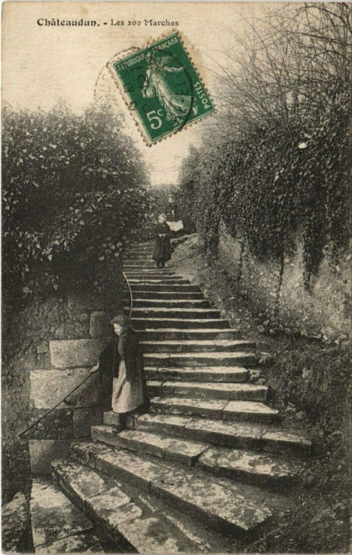 Carte postale ancienne Chateaudun - Les 200 Marches à Châteaudun