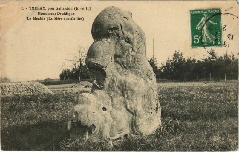 Carte postale ancienne Ymeray pres Gallardon - Monument Druidique la Menhir à Ymeray