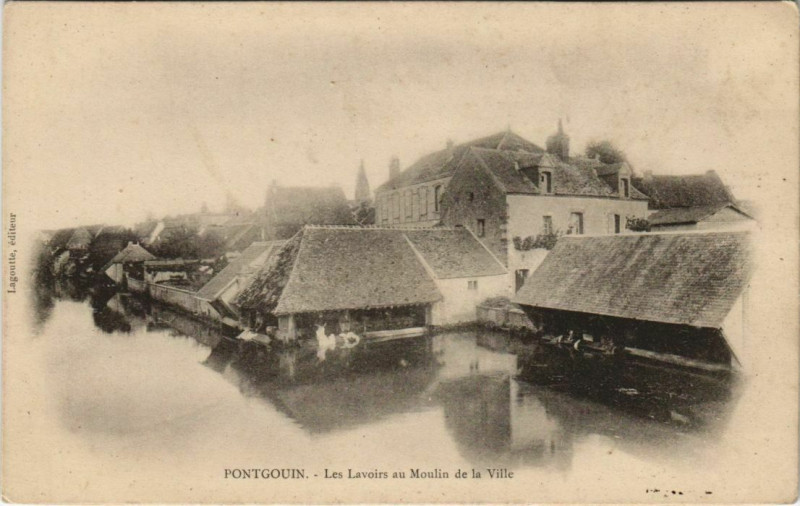 Carte postale ancienne Pontgouin - Les Lavoirs au Moulin de la Ville à Pontgouin