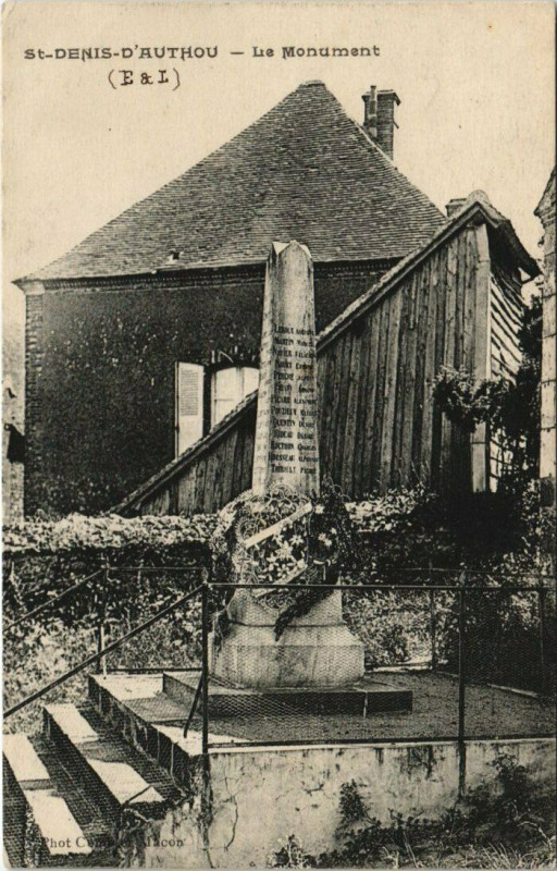 Carte postale ancienne Saint-Denis - d'Aurhou - Le Monument