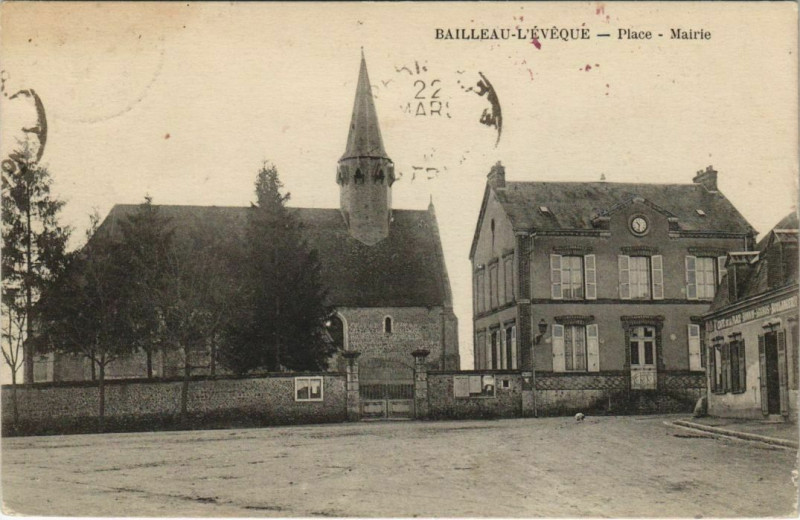 Carte postale ancienne Bailleau-l'Evéque - Place - Mairie à Bailleau-l'Évêque