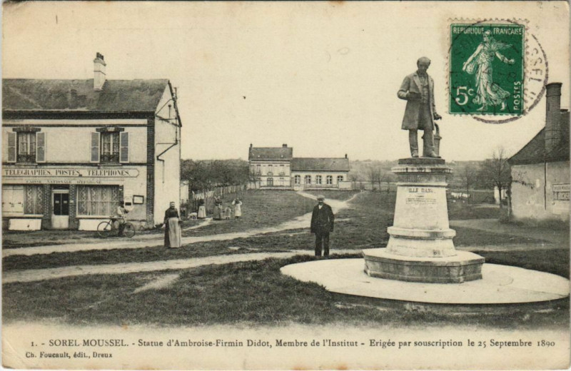 Carte postale ancienne Sorel-Moussel Statue d'Ambroise Firmin Didot Membre de l'Institu à Sorel-Moussel