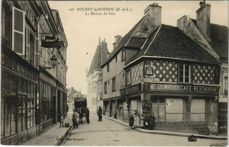 Carte postale ancienne Nogent-le-Rotrou La Maison de Bois à Nogent-le-Rotrou