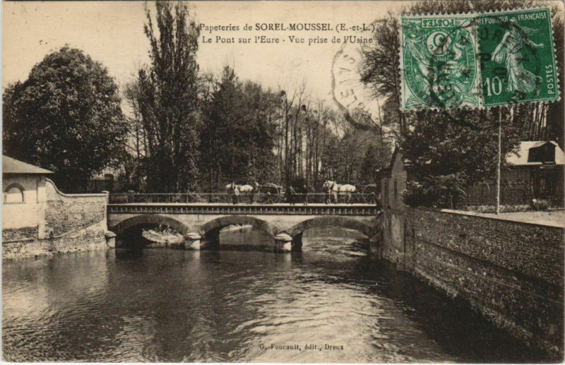 Carte postale ancienne Papeteries de Sorel-Moussel - Le Pont sur l'Eure à Sorel-Moussel