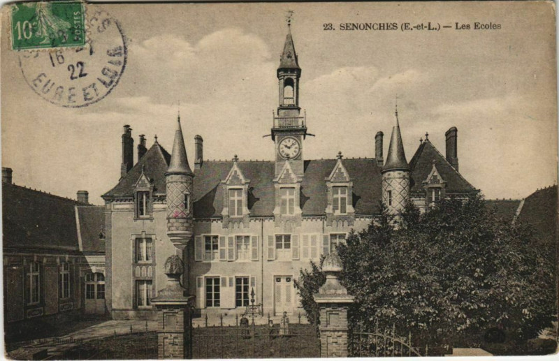 Carte postale ancienne Senonches - Les Ecoles à Senonches
