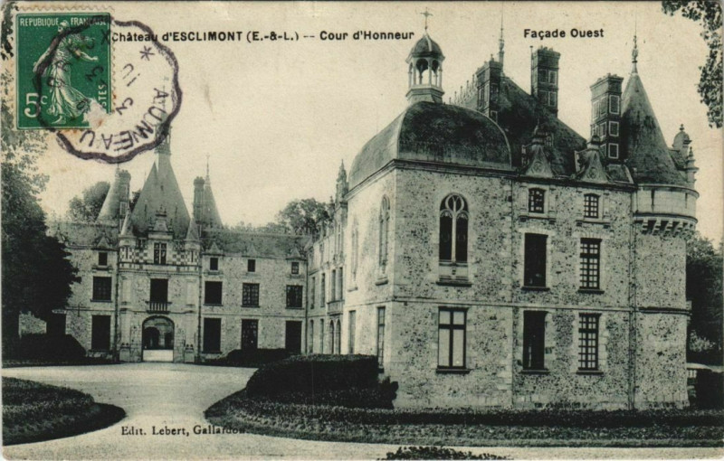 Carte postale ancienne Le Chateau d'Esclimont Cour d'Honneur - Facade Ouest
