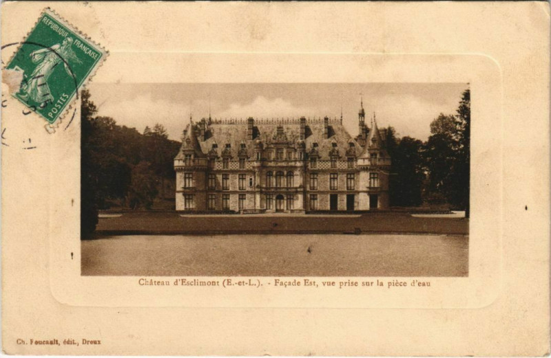 Carte postale ancienne Chateau d'Esclimont - Facade Est vue prise sur la piéce..