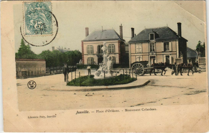 Carte postale ancienne Janville - Place d'Orléans - Monument Colardeau.