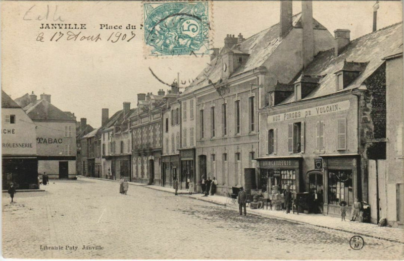 Carte postale ancienne Janville - Place